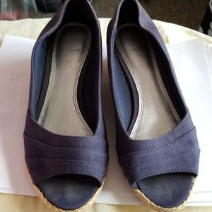 Katie and Kelly Wedges